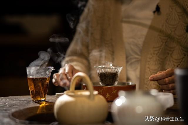 jbo竞博平台茶艺大师教你如何品鉴好茶你还在喝错茶吗？(图2)